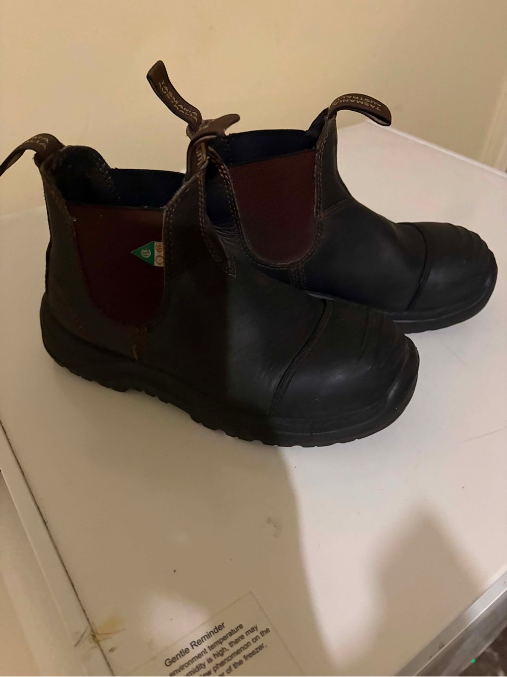 Blundstone Steel toe Black with Burgundy Panels. Wm sz 7